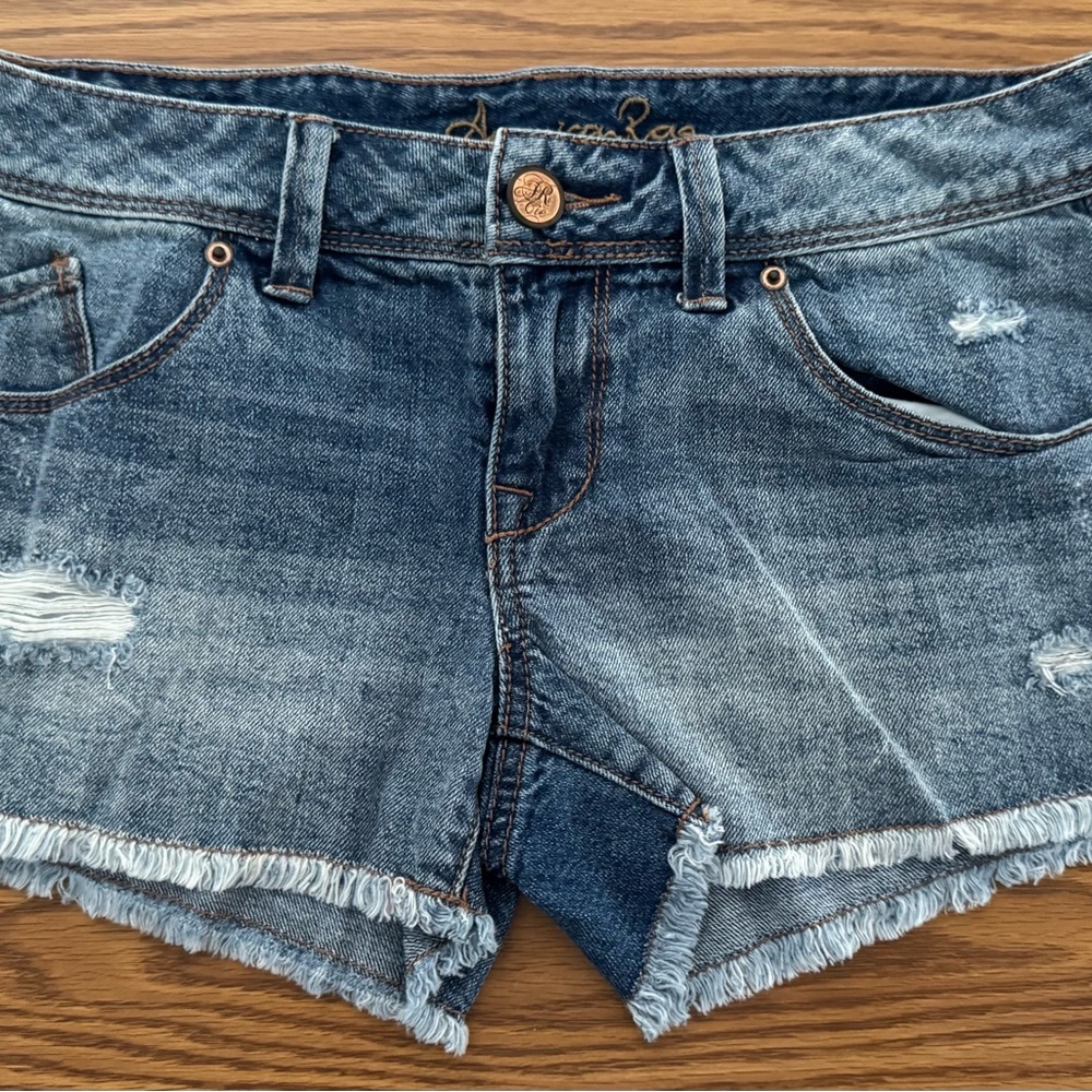 AMERICAN RAG Blue Jean Shorts Distressed Frayed Hem Summer Size 5 EUC!